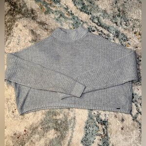 Hollister Gray Chunky Knit Cropped Sweater - Size M